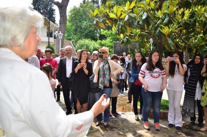 Eskihisar’da Zehra Çiriş resim sergisi açıldı