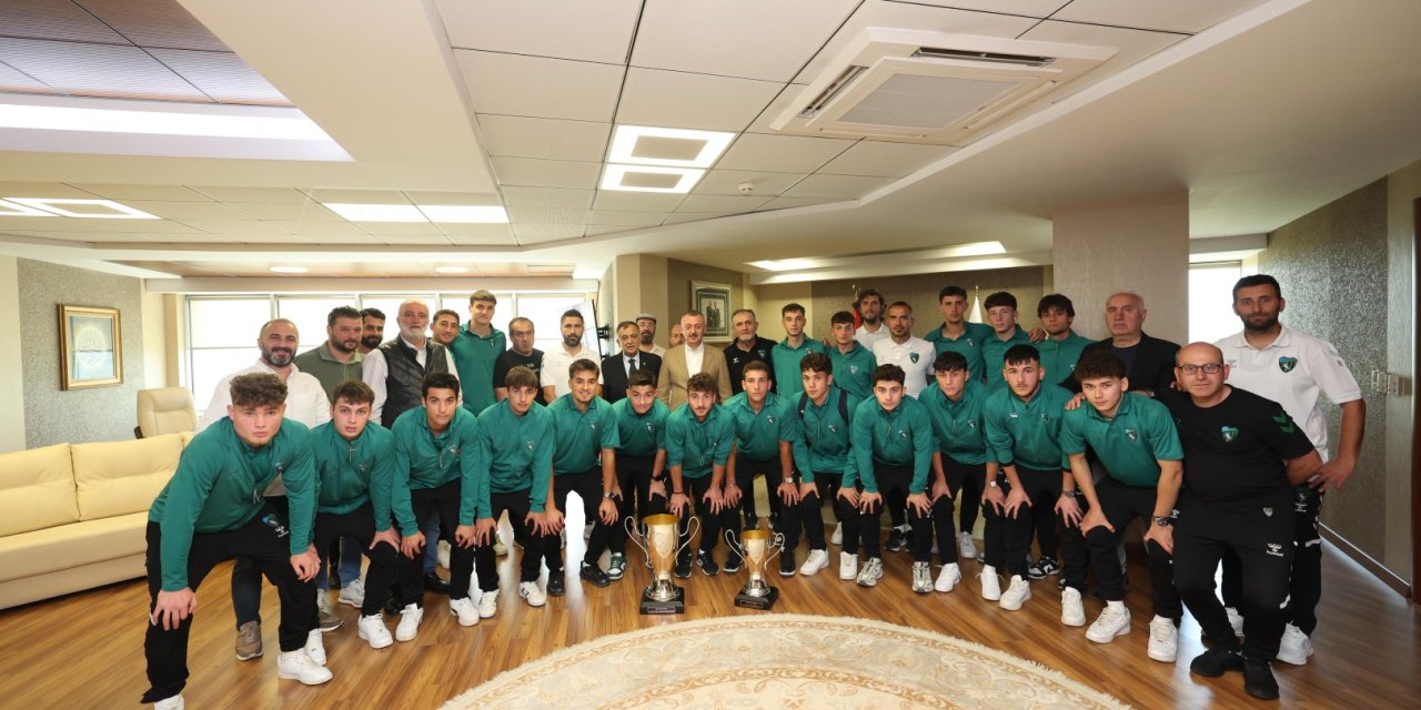 Kocaelispor’un şampiyon  gençleri Büyükakın’a geldi