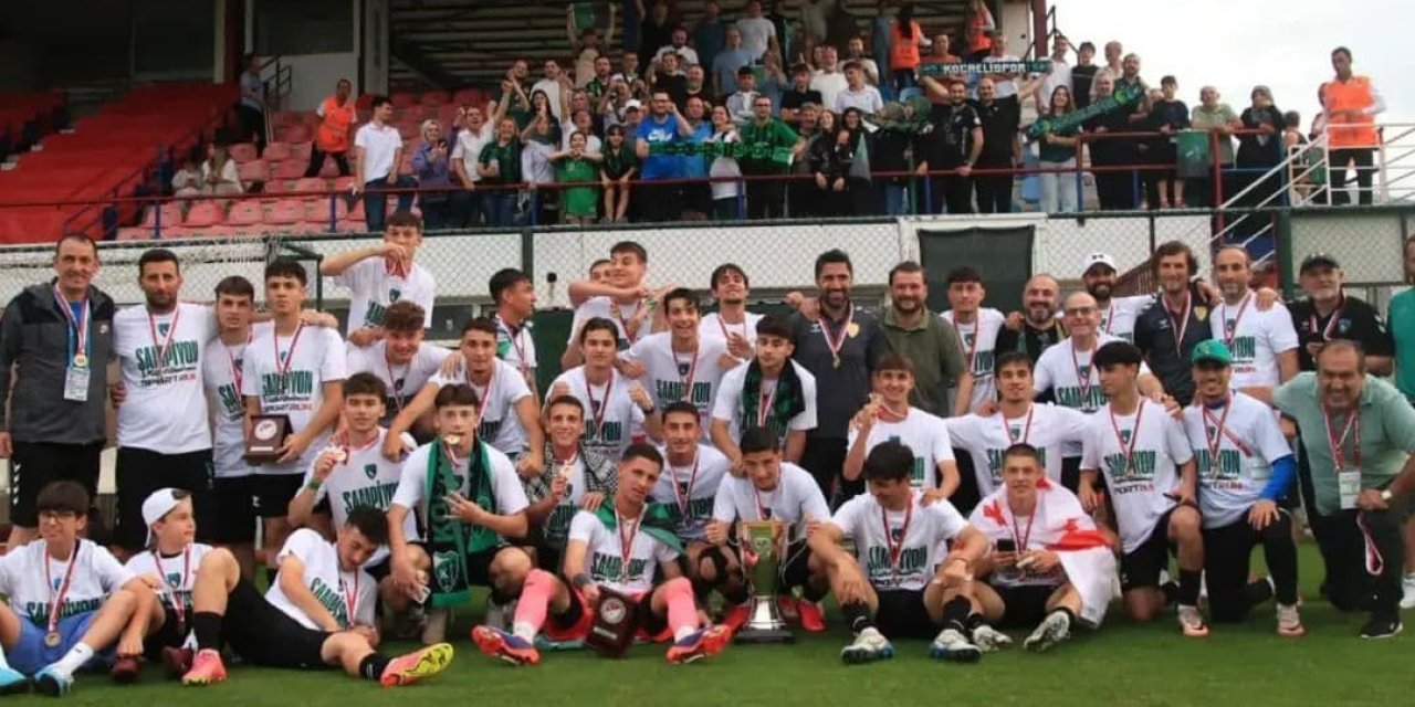 Kocaelispor U19 takımına şampiyonluk primleri ödendi