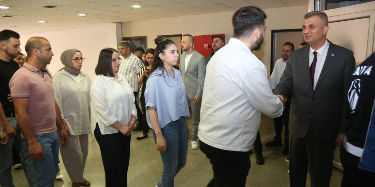 Sezer personeli ile bayramlaştı