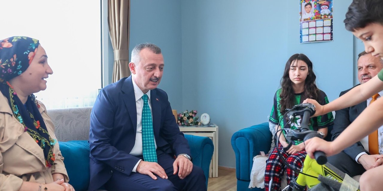 Büyükakın’dan ev ev bayram mutluluğu
