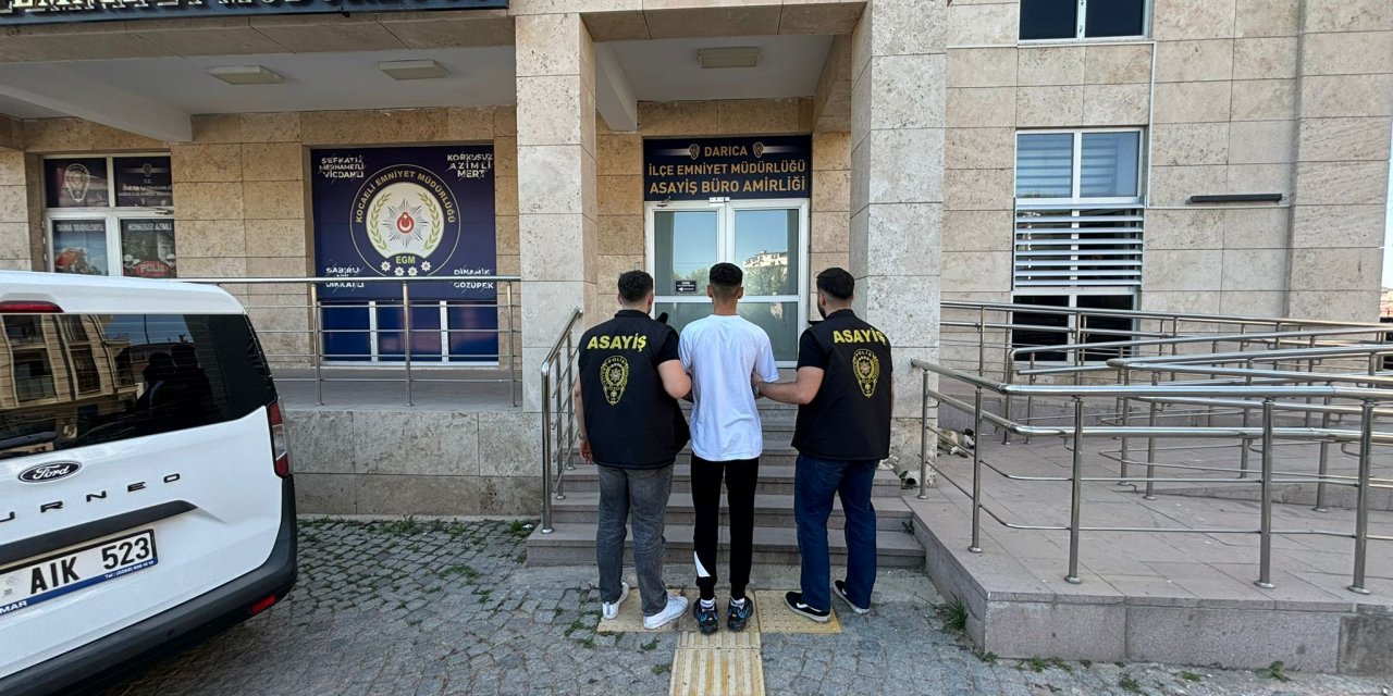 17 Yaşındaki Zehir Taciri Suçüstü Yakalandı!