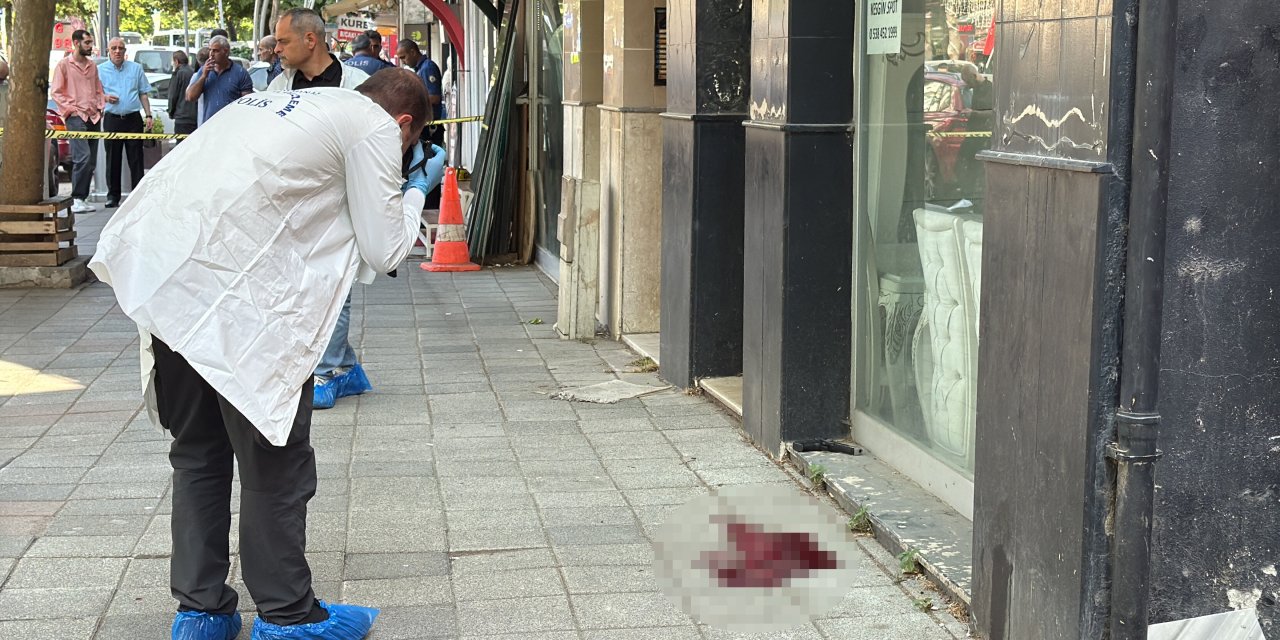 Caddede başından vuruldu, hastanede hayatını kaybetti