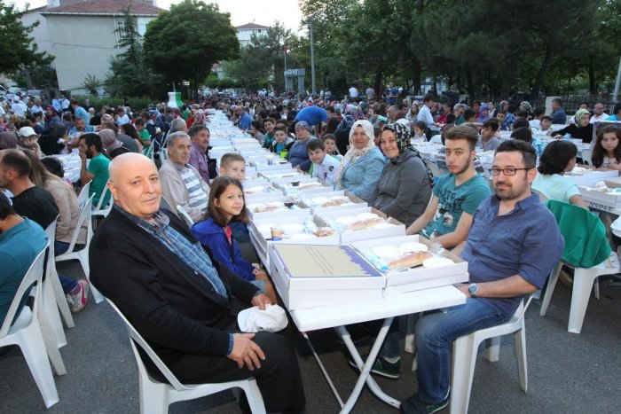 İlk iftar sofrası Güzeller’de kuruldu