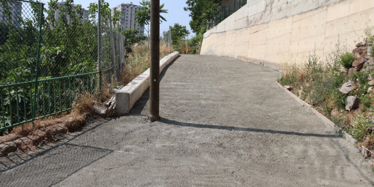 Erenler Mahallesi’ne yeni beton yol