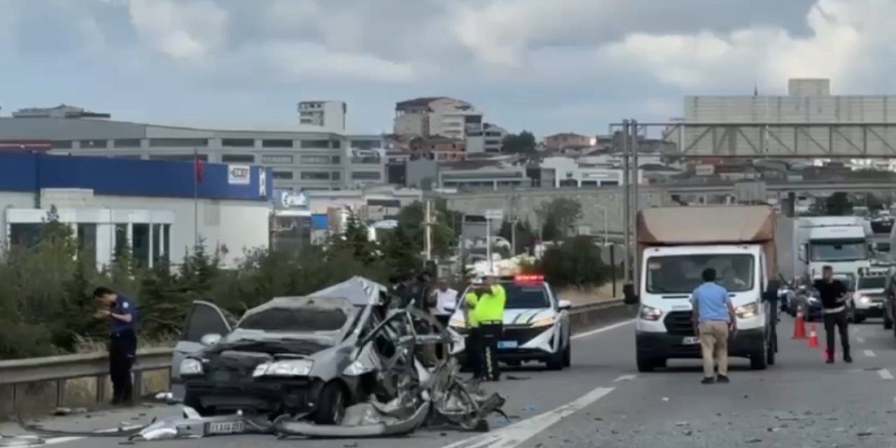 TEM'de otobüs ile otomobil çarpıştı: 3 yaralı