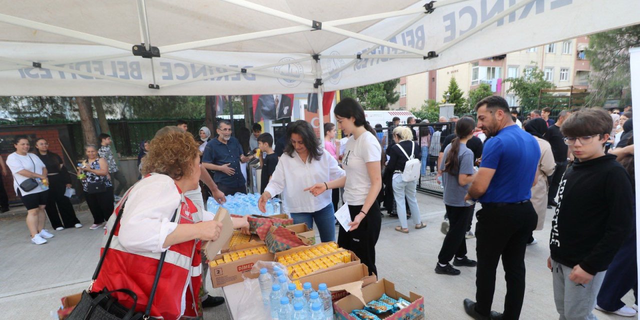 Derince Belediyesi öğrencileri yalnız bırakmadı