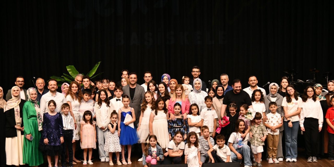 Çocuklar kulakların pasını sildi