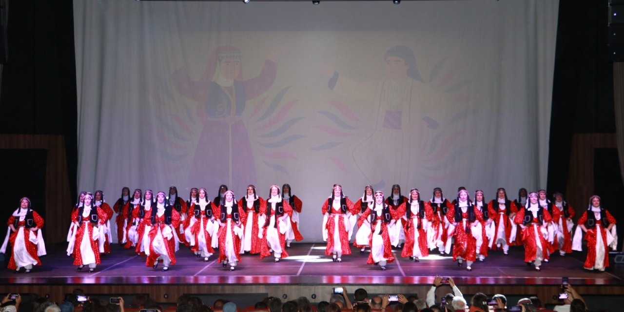 Kocaeli Maarif Orkestrası ve Halk  Dansları Topluluğu'ndan Gösteri