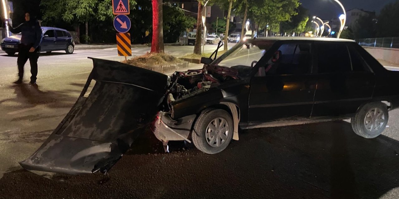 Kocaeli’de 2 otomobil çarpıştı: 2 yaralı