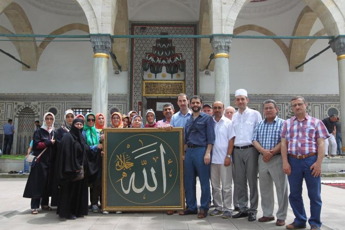 GESMEK öğrencilerinden Külliye’ye Hüsn-i Hat tablo