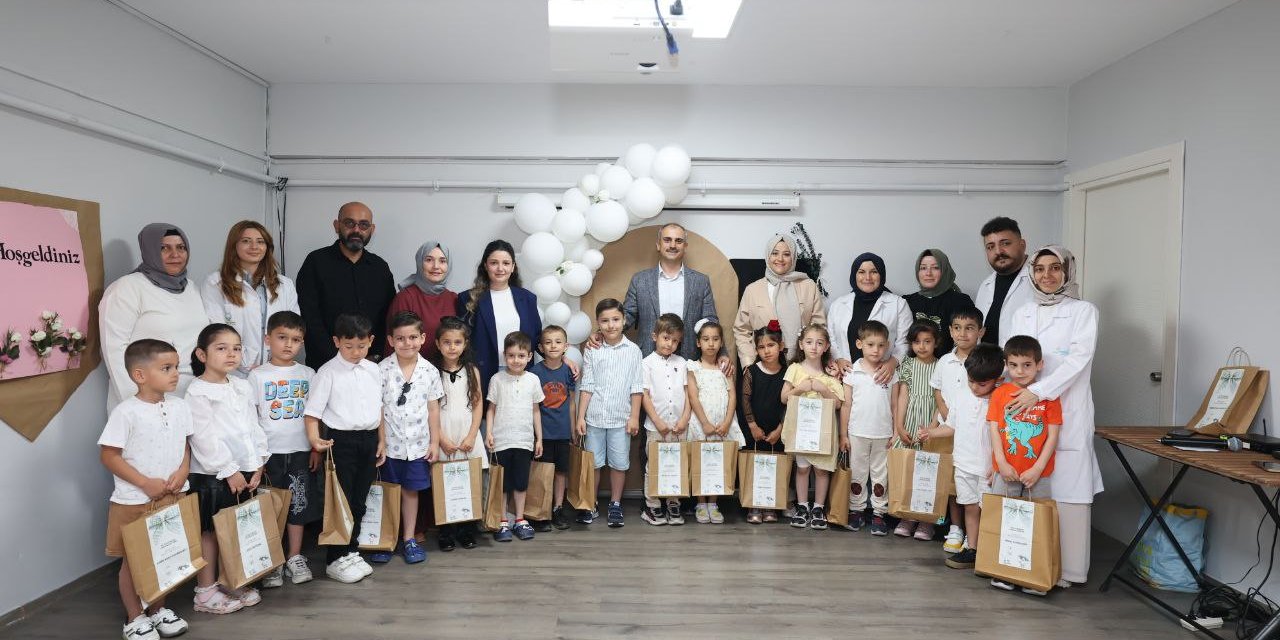 Çocuk kulübü öğrencileri karnelerine kavuştu