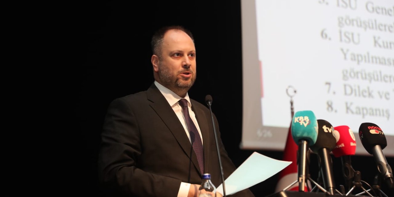 “Maaşını belediyeden, mesaisini partiden mi alıyor?”