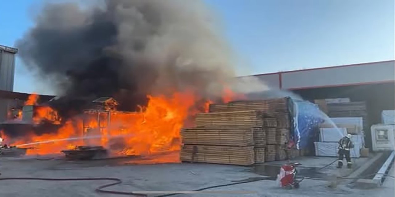 Kereste deposunda yangın