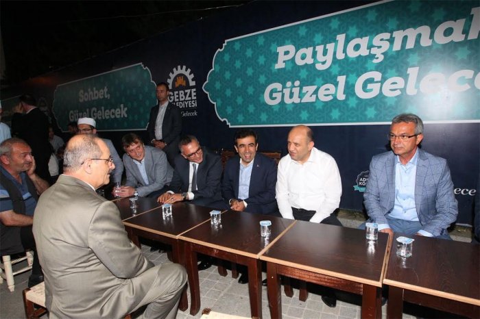Bakan Işık meydanda Gebzelilerle buluştu