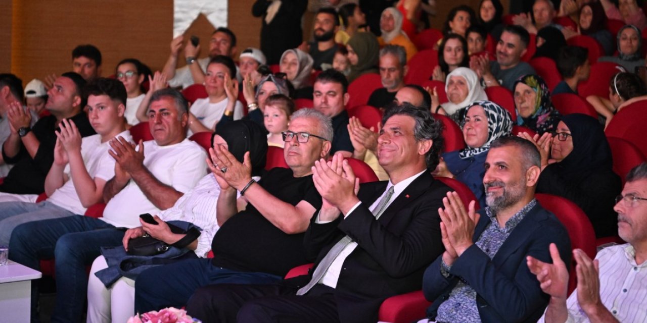 Kartepe Genç Akademi’de Mezuniyet Coşkusu