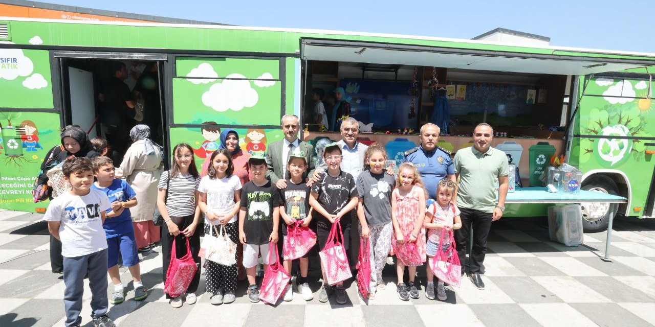 Geri dönüşümün önemi,  tiyatro oyunuyla anlatıldı