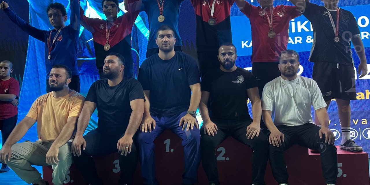 Minik Güreşçilerden Büyük Başarı