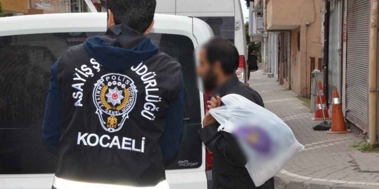 Kent Meydanı'nda dilencilik yapan 16 kişi yakalandı