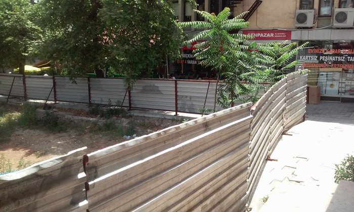 Çarşı esnafı rahatsız!