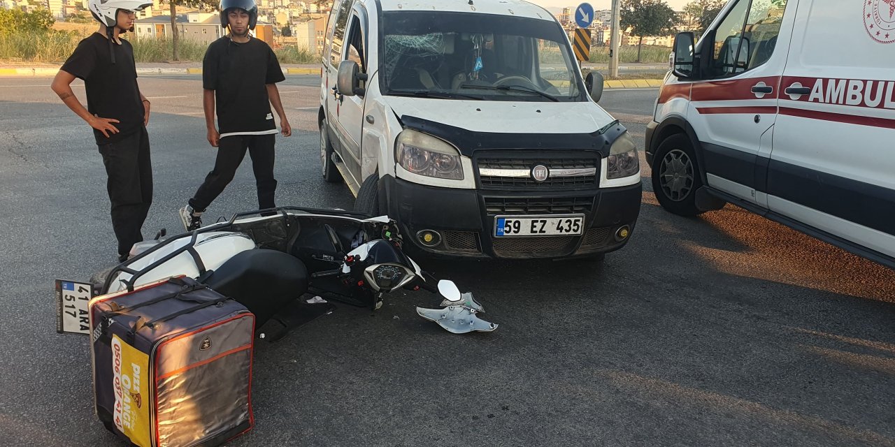 Hafif ticari araç ile çarpışan motosikletli ağır yaralandı