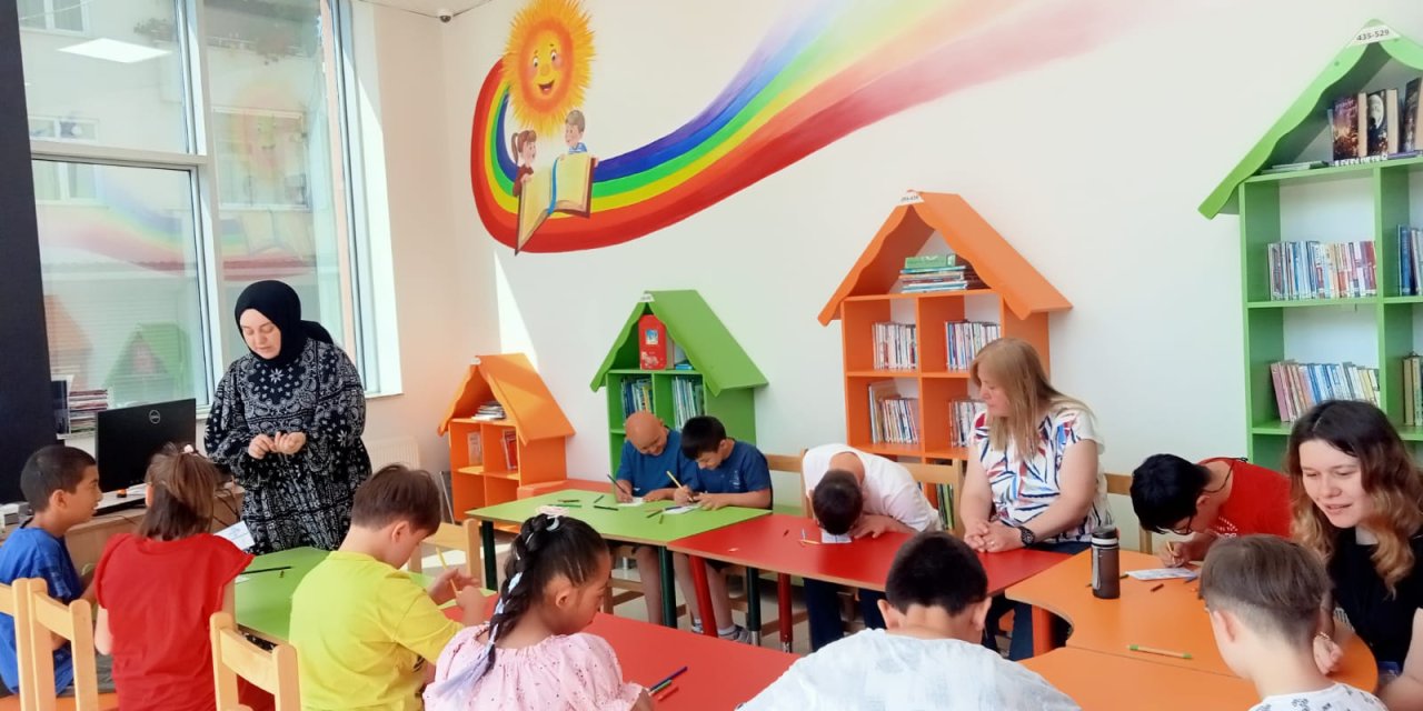 Özel çocuklar kitaplarla  ve el sanatlarıyla tanıştı