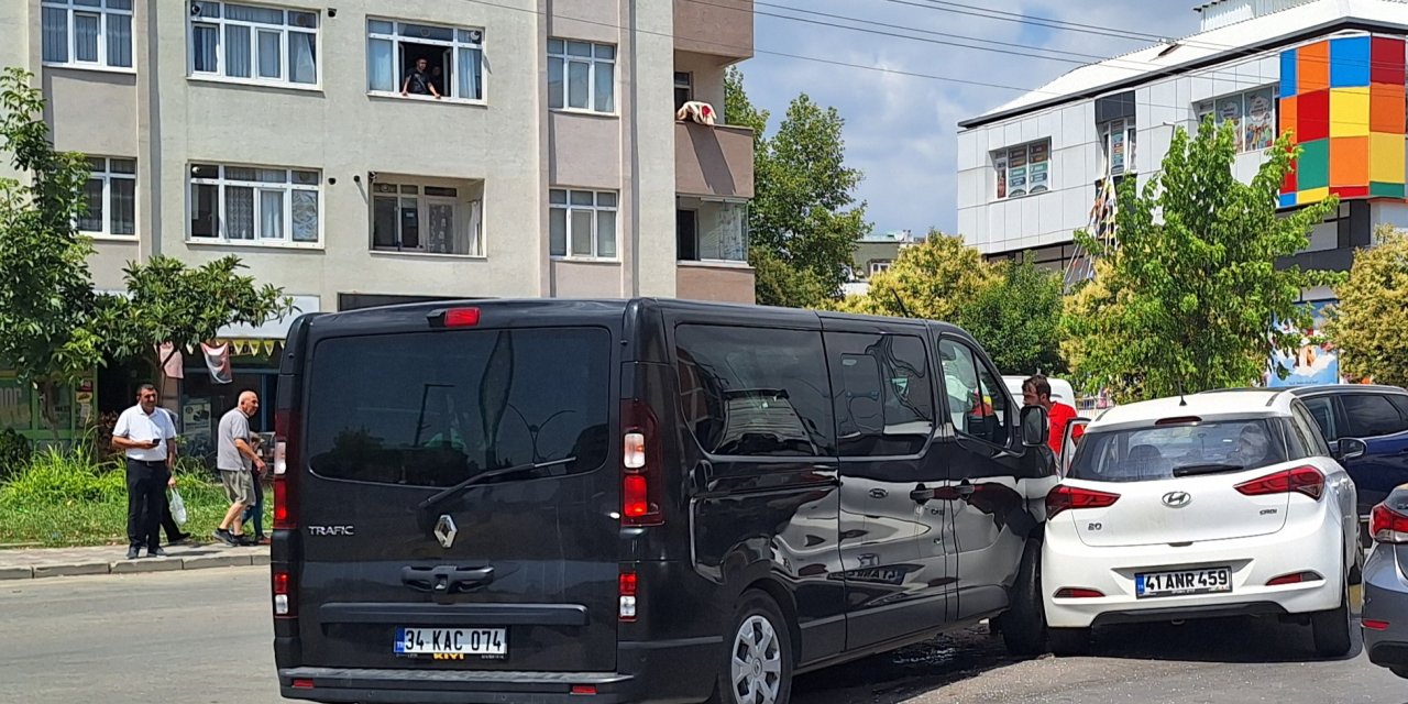 Zincirleme Kazada Üç Araç Hasar Gördü!