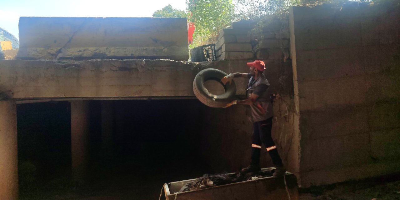 Çöpler arasında lastik bile çıktı