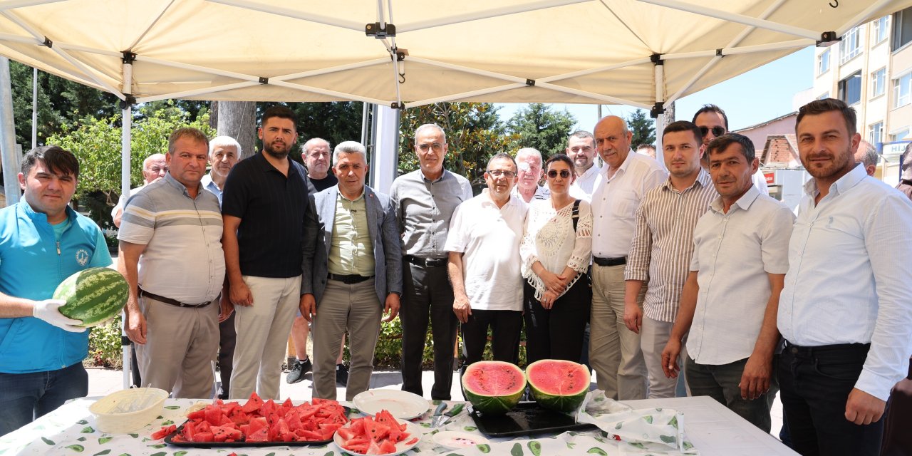 Kandıralılara karpuz ikramı yapıldı