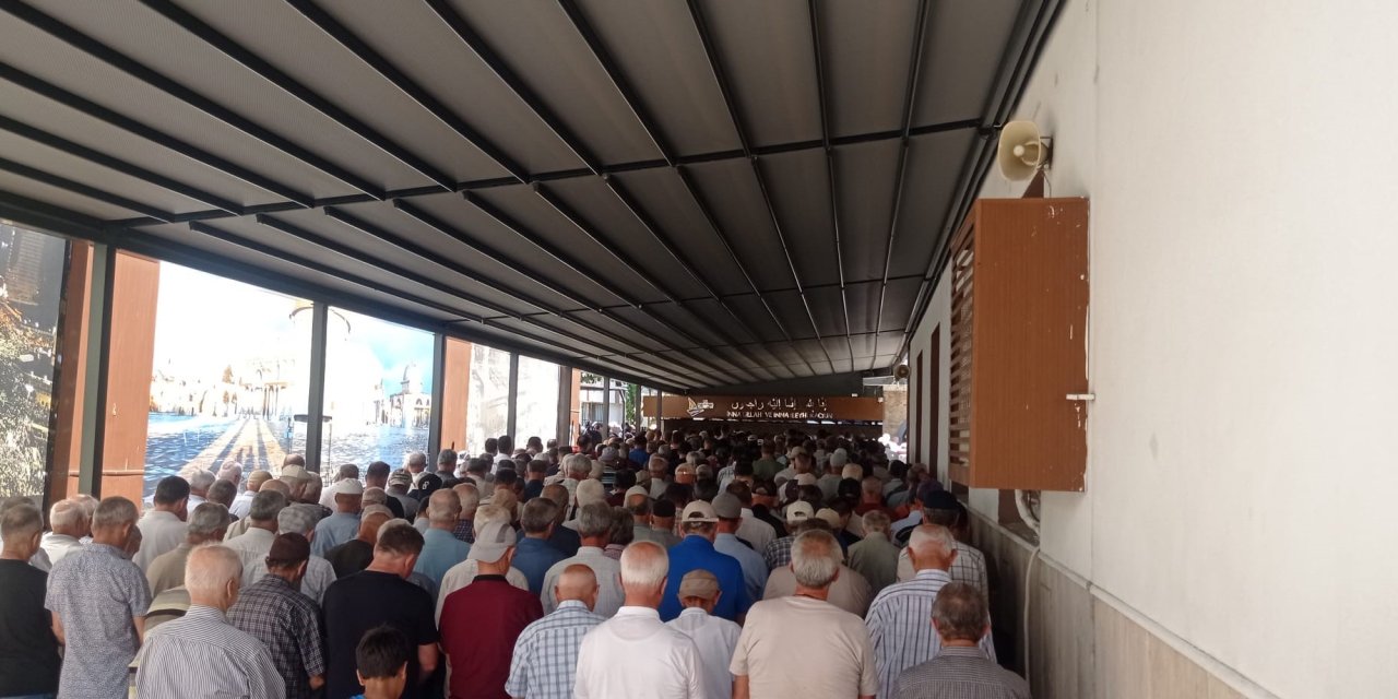 Sokak ortasında öldürülen baba ve oğlu defnedildi