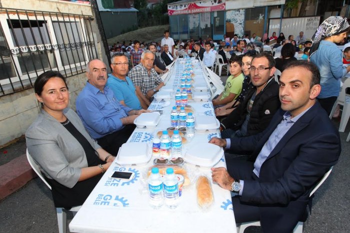 Mevlana sakinleri birlikte oruç açtı