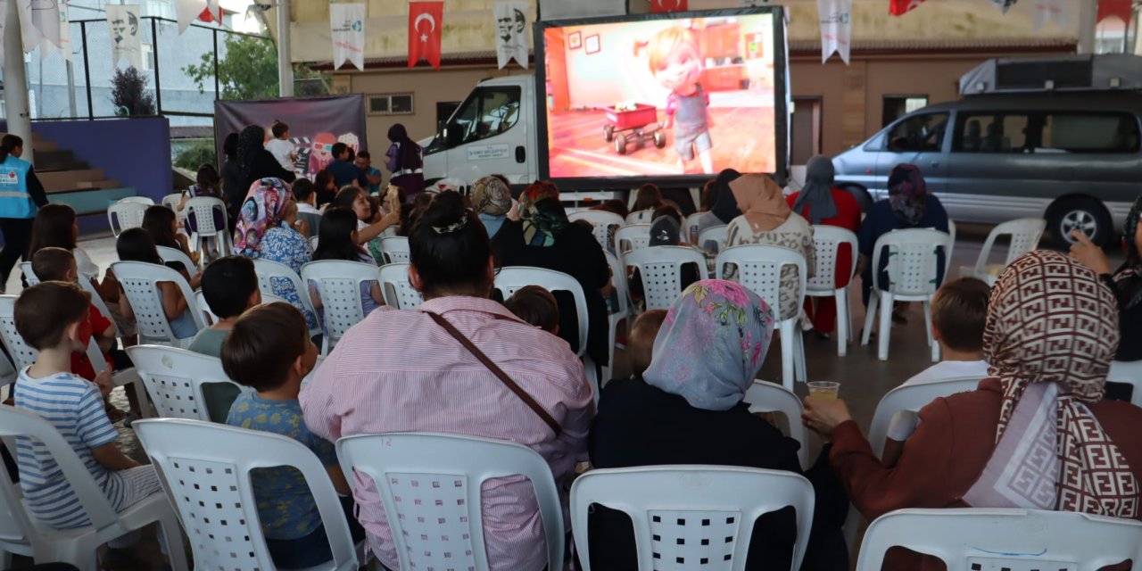 İzmit Belediyesinden çocuklara sinema keyfi