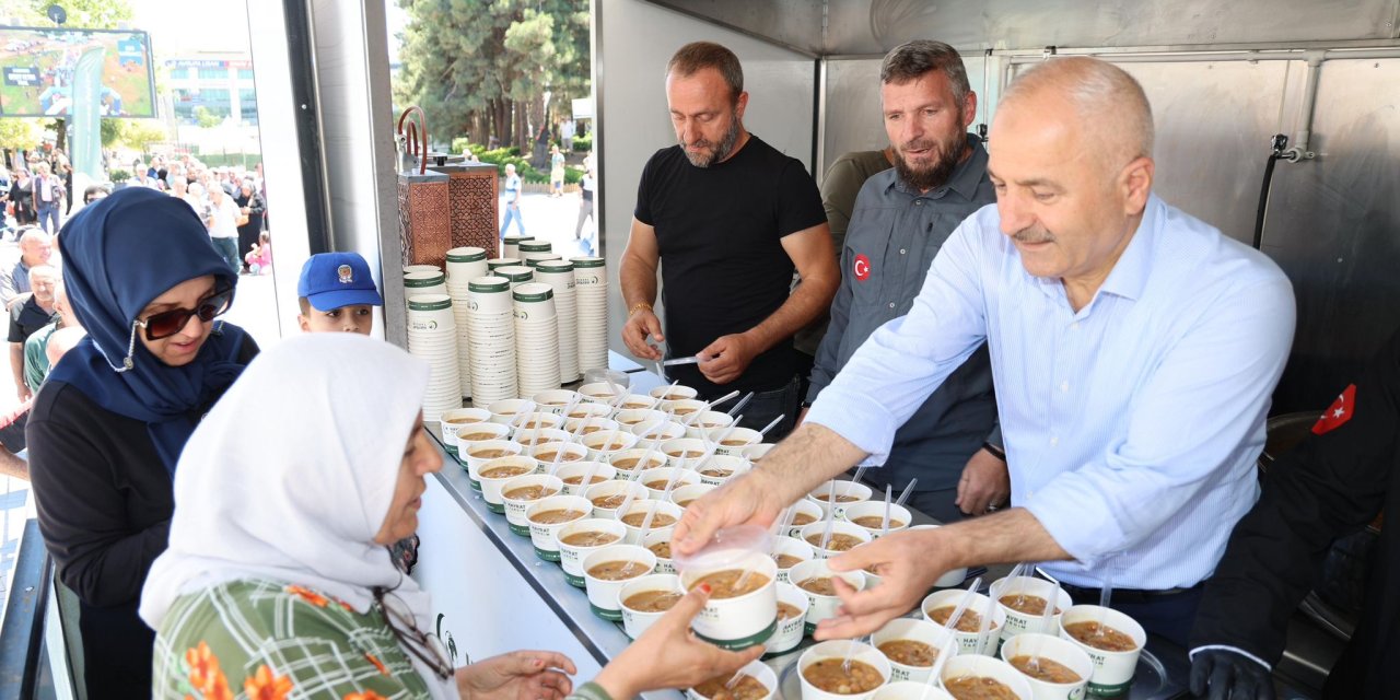 Büyükgöz'den vatandaşa Aşure İkramı