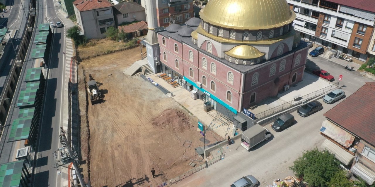 Cami çevresine düzenleme yapılıyor