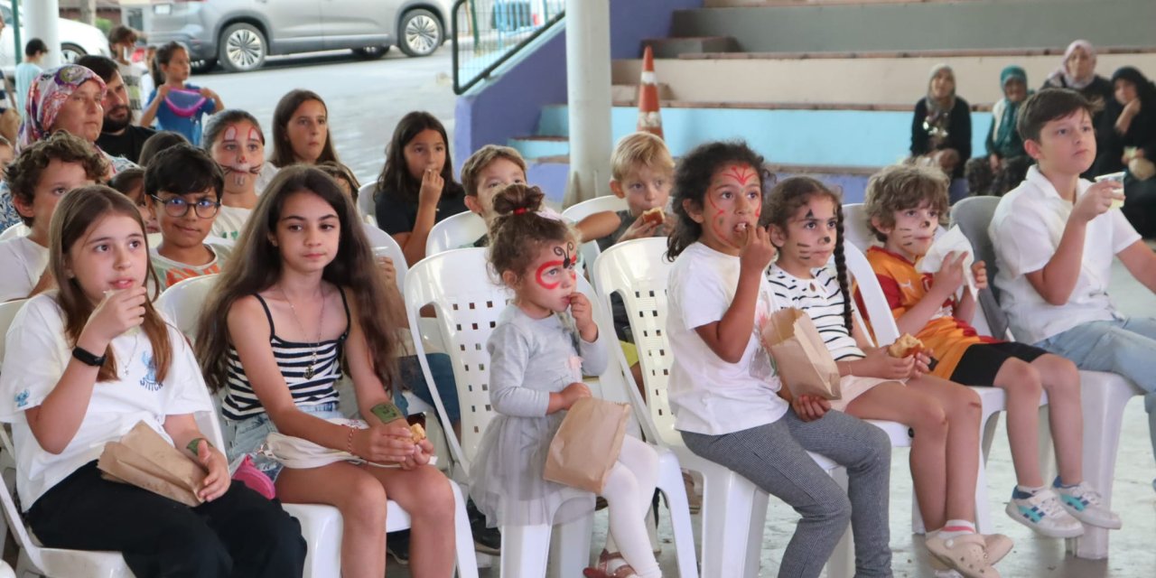 İzmit Belediyesinden çocuklara sinema keyfi