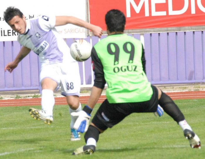 Çayırovaspor’da kaldı