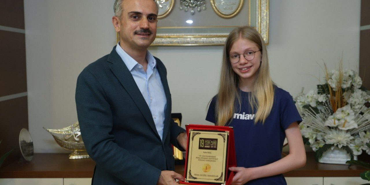 Çiftçi'den Genç Piyanist Aylin Kılıç'a Tebrik