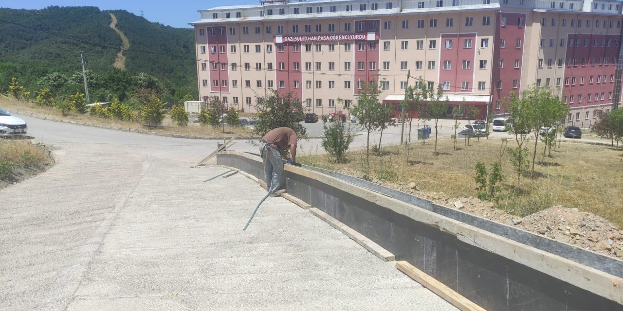 İzmit Belediyesinden Parapet Çalışması