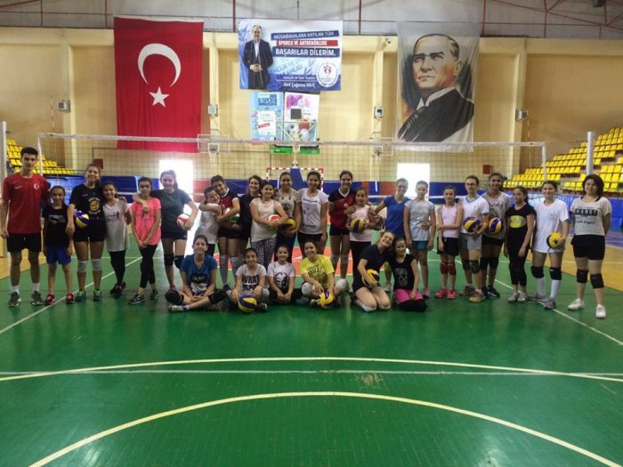 Voleybolcular boş durmuyor