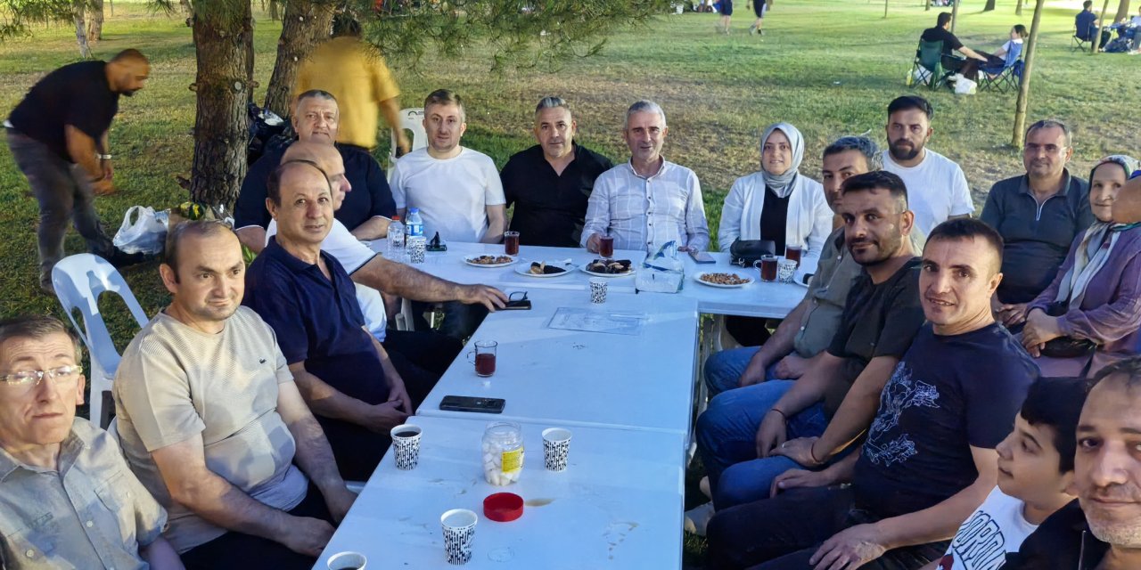 AK Teşkilatı Gebze Millet Bahçesi'nde Buluştu