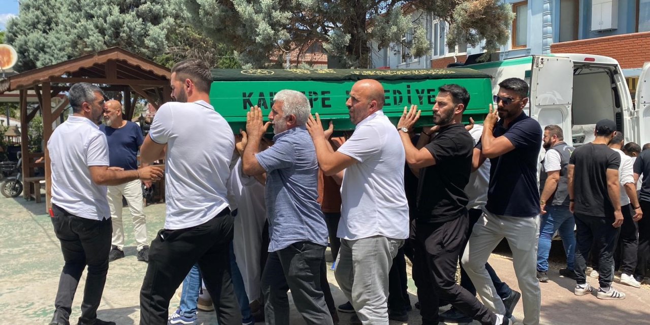 Amcaları tarafından öldürülen 2 kardeş defnedildi