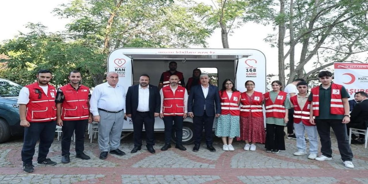 Kızılay Dilovası’nda Aşure Dağıttı