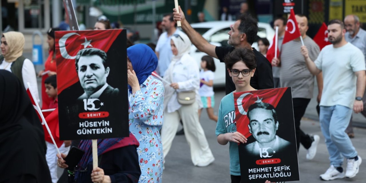 Pankartlar ve Dövizler Dikkat Çekti