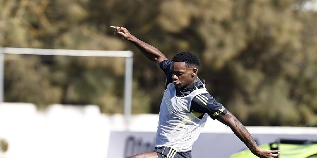 Fenerbahçe, yeni sezon hazırlıklarını sürdürdü