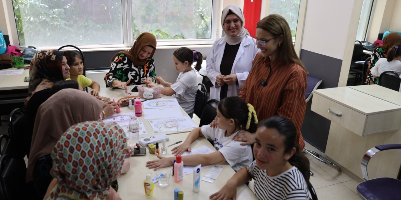 Başkan Vekili Abiş, anne-çocuk atölyelerinde miniklerin yetenekleri takip etti
