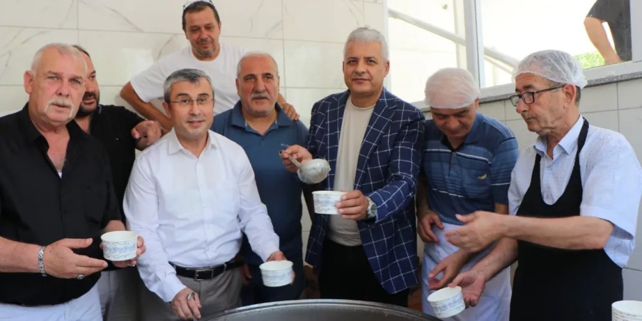 Gebzeliler Derneği'nden Geleneksel Aşure İkramı
