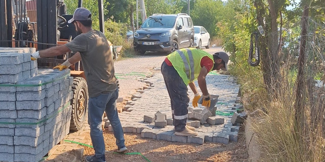 5 ayrı mahallede parke  ve kaldırımları yeniledi