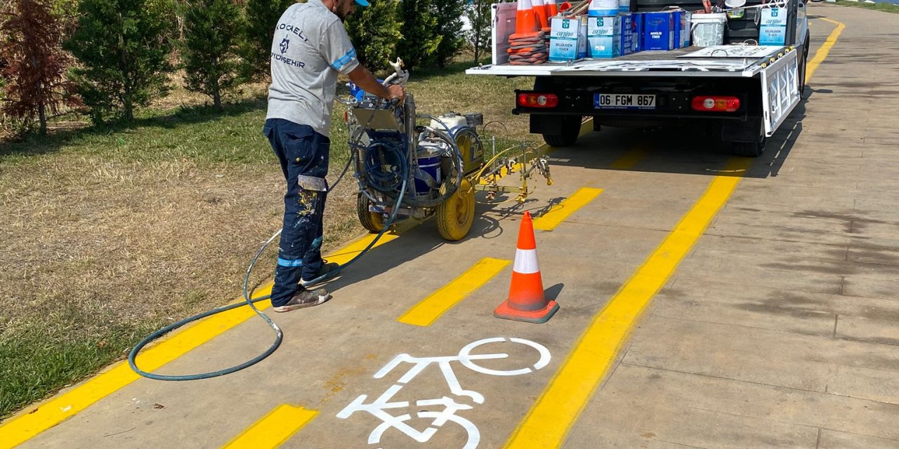 Büyükşehir, bisiklet yolu çizgilerini yeniliyor