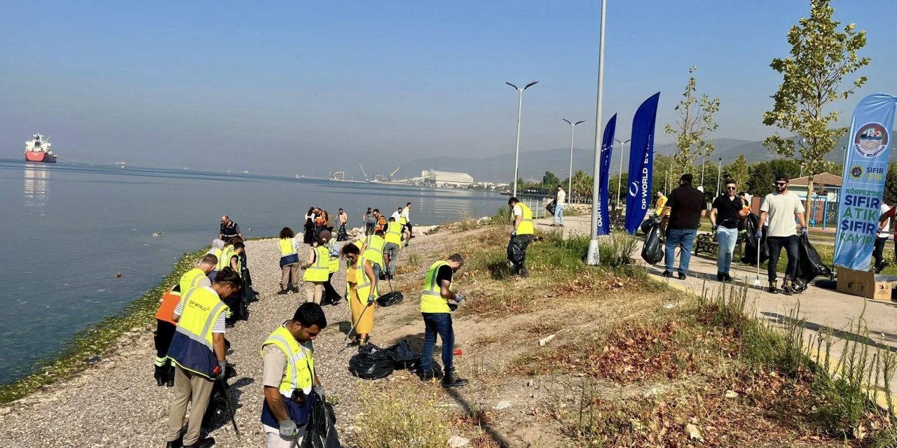 Yarım saatte 70 kilo atık toplandı