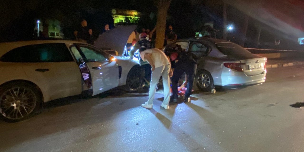 Kocaeli'de iki otomobil çarpıştı: 4 yaralı
